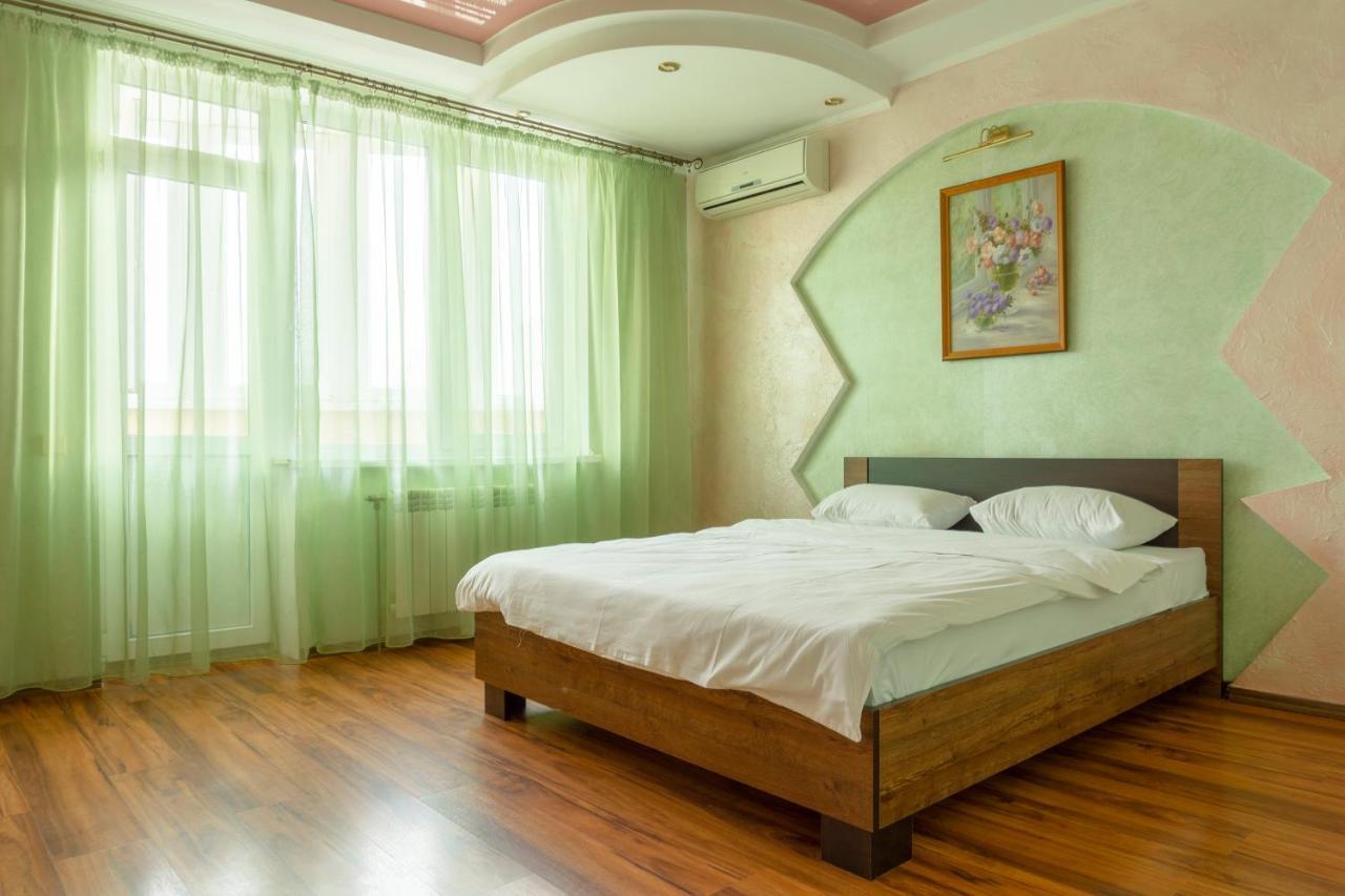 Big studio apartment near River Mall Kiev Esterno foto