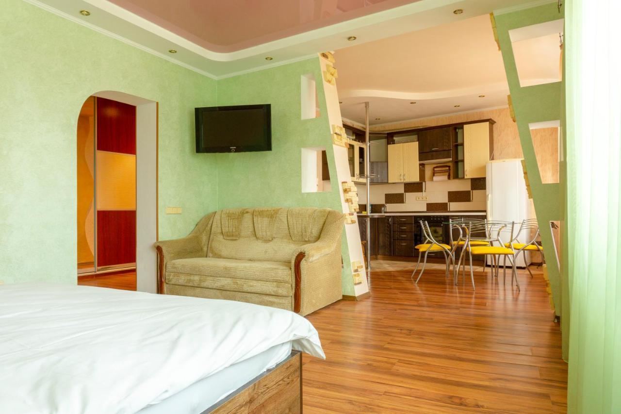 Big studio apartment near River Mall Kiev Esterno foto