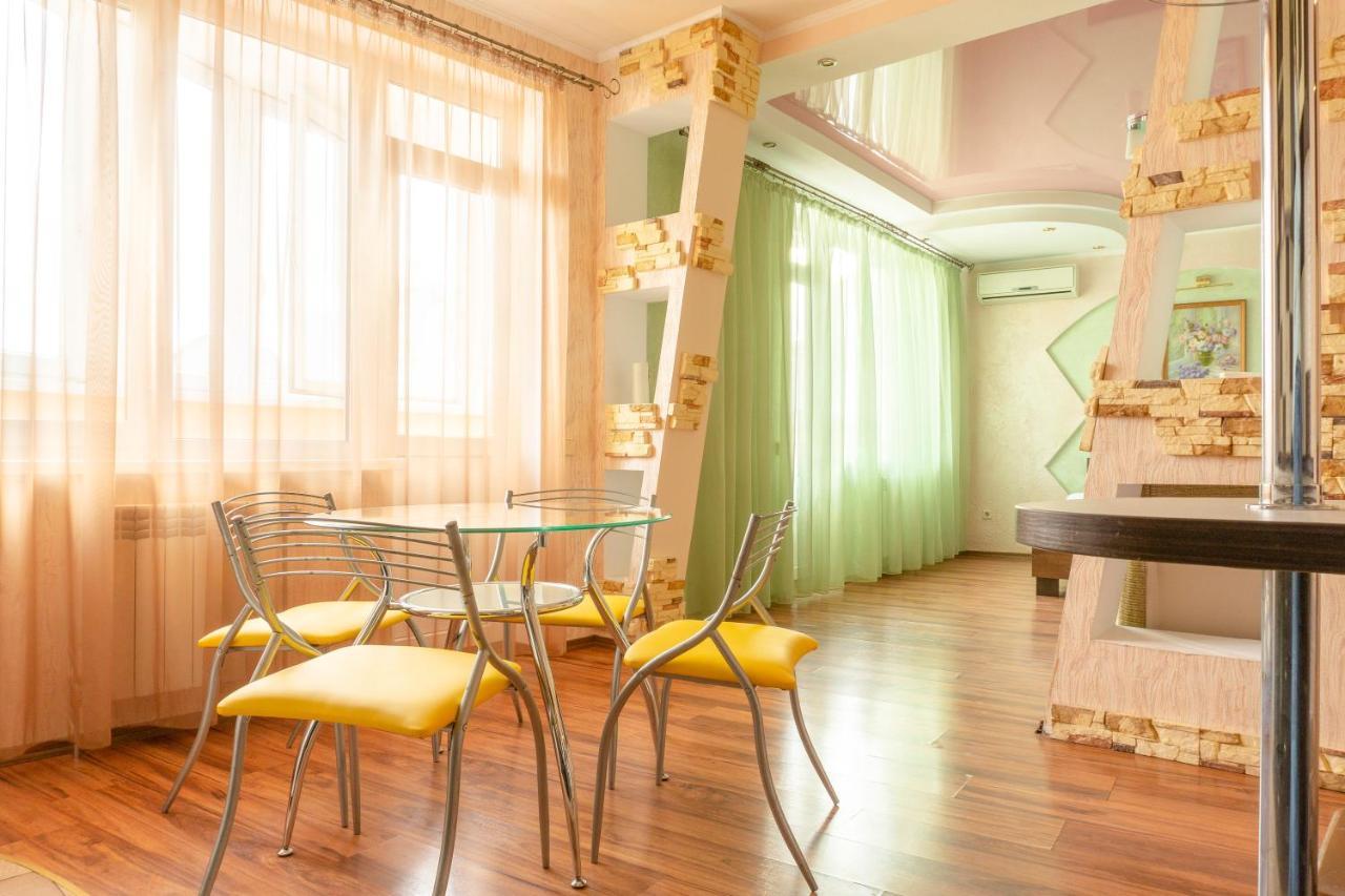 Big studio apartment near River Mall Kiev Esterno foto