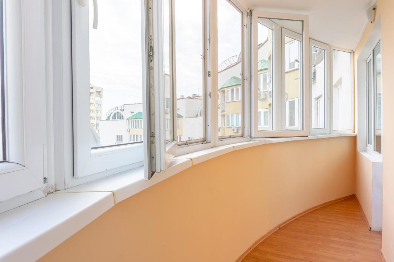 Big studio apartment near River Mall Kiev Esterno foto
