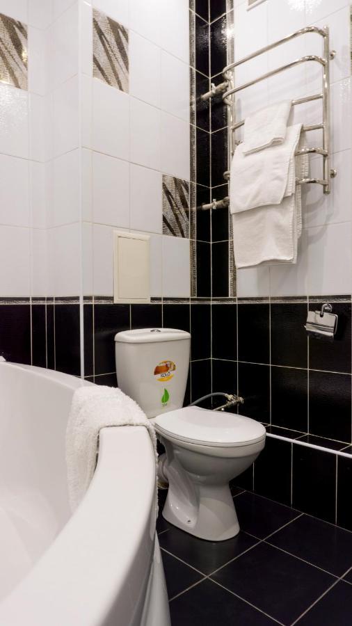 Big studio apartment near River Mall Kiev Esterno foto