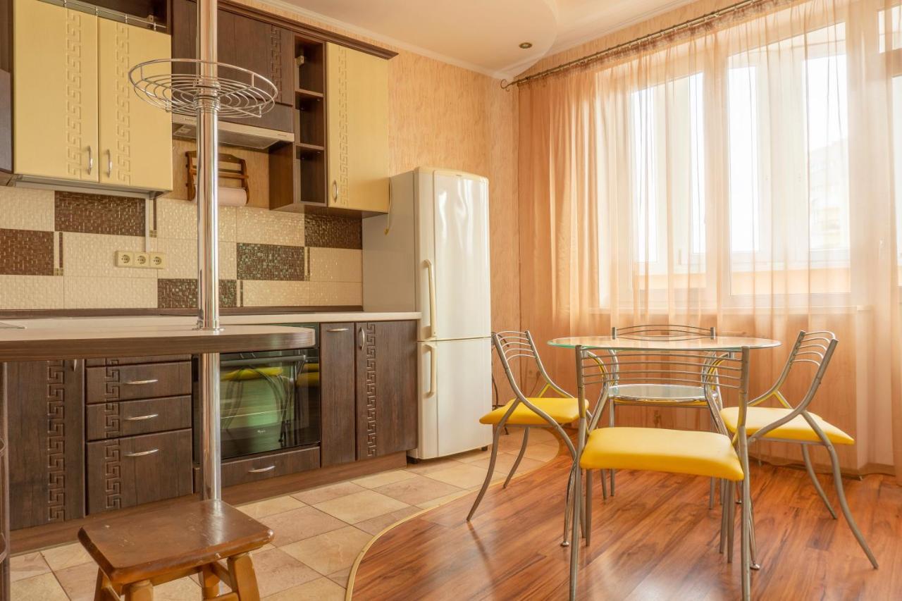 Big studio apartment near River Mall Kiev Esterno foto
